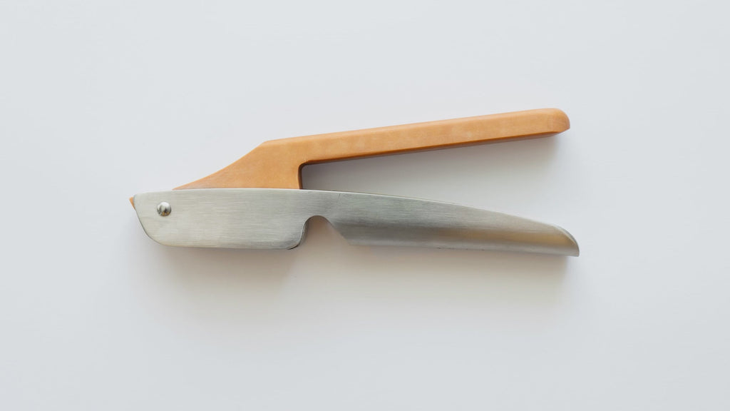 The No Mess Garlic Press